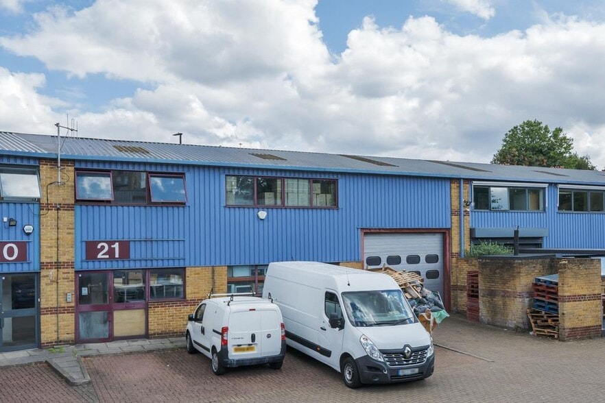 18 Lowden Rd, London for lease - Building Photo - Image 1 of 9