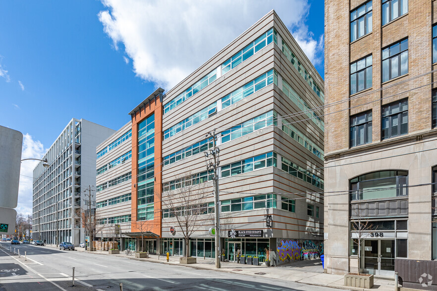 410 Adelaide St W, Toronto, ON à louer - Photo du bâtiment - Image 1 de 3