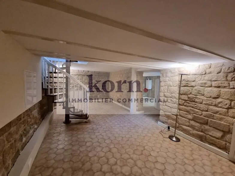 Retail in Paris for lease - Building Photo - Image 3 of 10