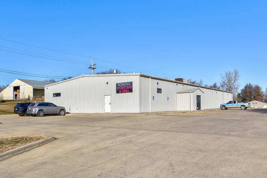 1818 Central Ave, Auburn, NE for sale - Building Photo - Image 2 of 57