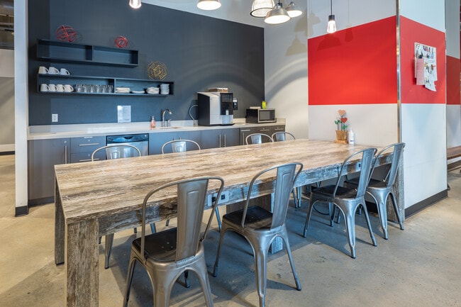 More details for 5113 S Harper Ave, Chicago, IL - Coworking for Lease