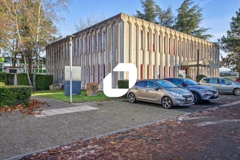 Office in Les Ulis for sale Building Photo- Image 1 of 11