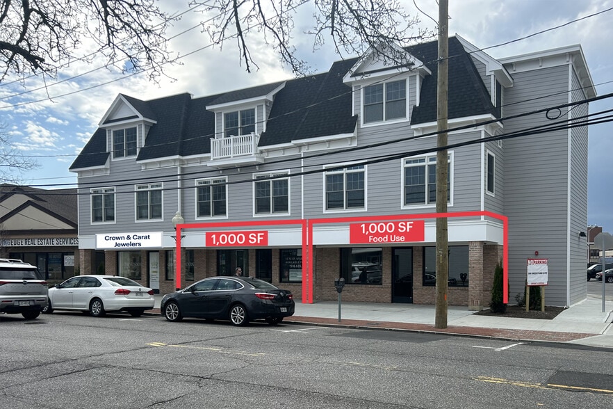 180 Deer Park Ave, Babylon, NY à louer - Photo principale - Image 1 de 3