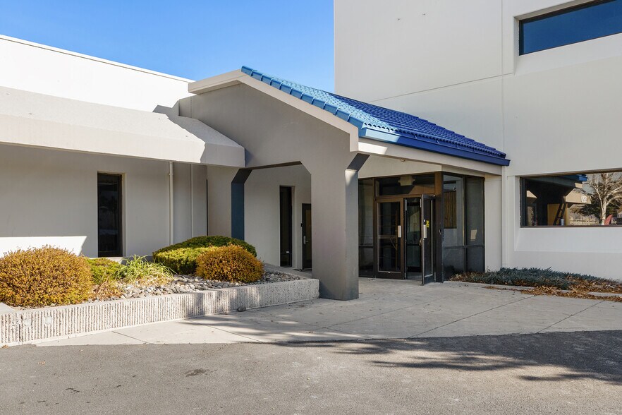 520 S Rock Blvd, Reno, NV à louer - Photo du bâtiment - Image 2 de 10