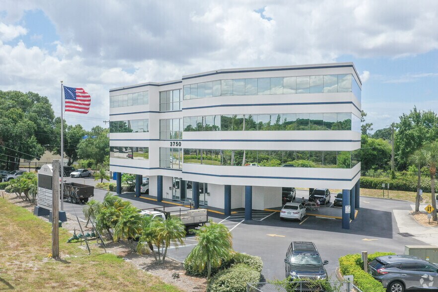 3750 Gunn Hwy, Tampa, FL à louer - Photo du bâtiment - Image 2 de 9