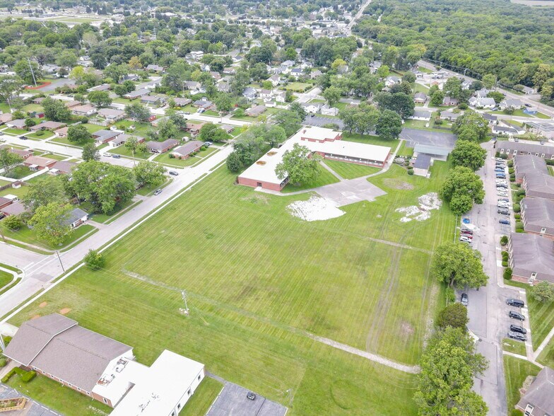 702 Albert St, Englewood, OH à vendre - Photo du bâtiment - Image 3 de 13