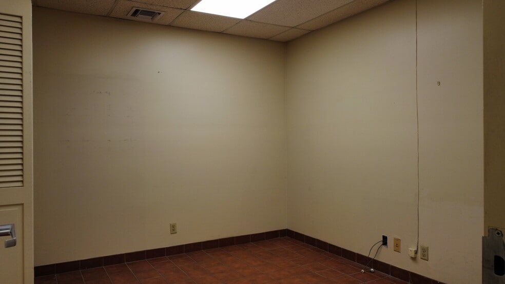 2501 Wiles Rd, Deerfield Beach, FL for lease - Interior Photo - Image 3 of 30