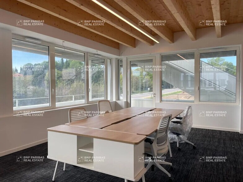 Bureau dans Ventabren à louer - Photo du bâtiment - Image 3 de 22