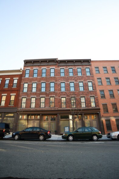 114-116 Greenpoint Ave, Brooklyn, NY à vendre - Photo du bâtiment - Image 2 de 28
