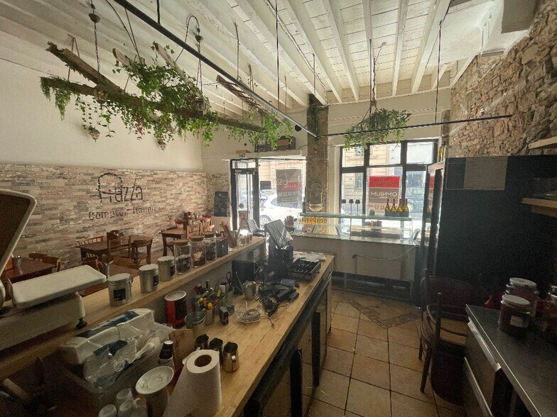 64 Rue De La Charité, Lyon for lease - Interior Photo - Image 2 of 6