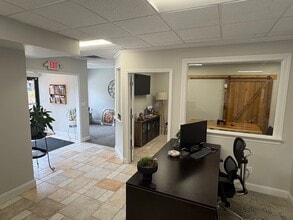890 Elm Grove Rd, Elm Grove, WI à louer Photo intérieure- Image 1 de 7