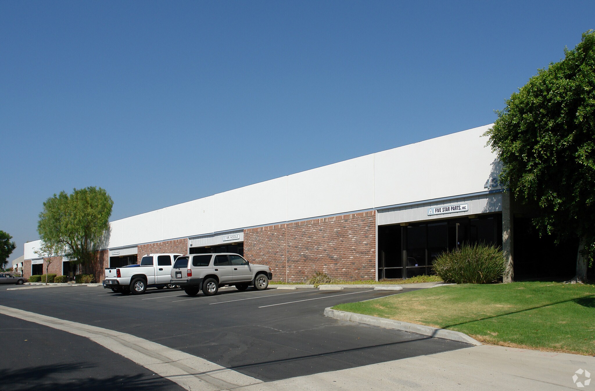 439 E Harrison St, Corona, CA à vendre Photo principale- Image 1 de 1