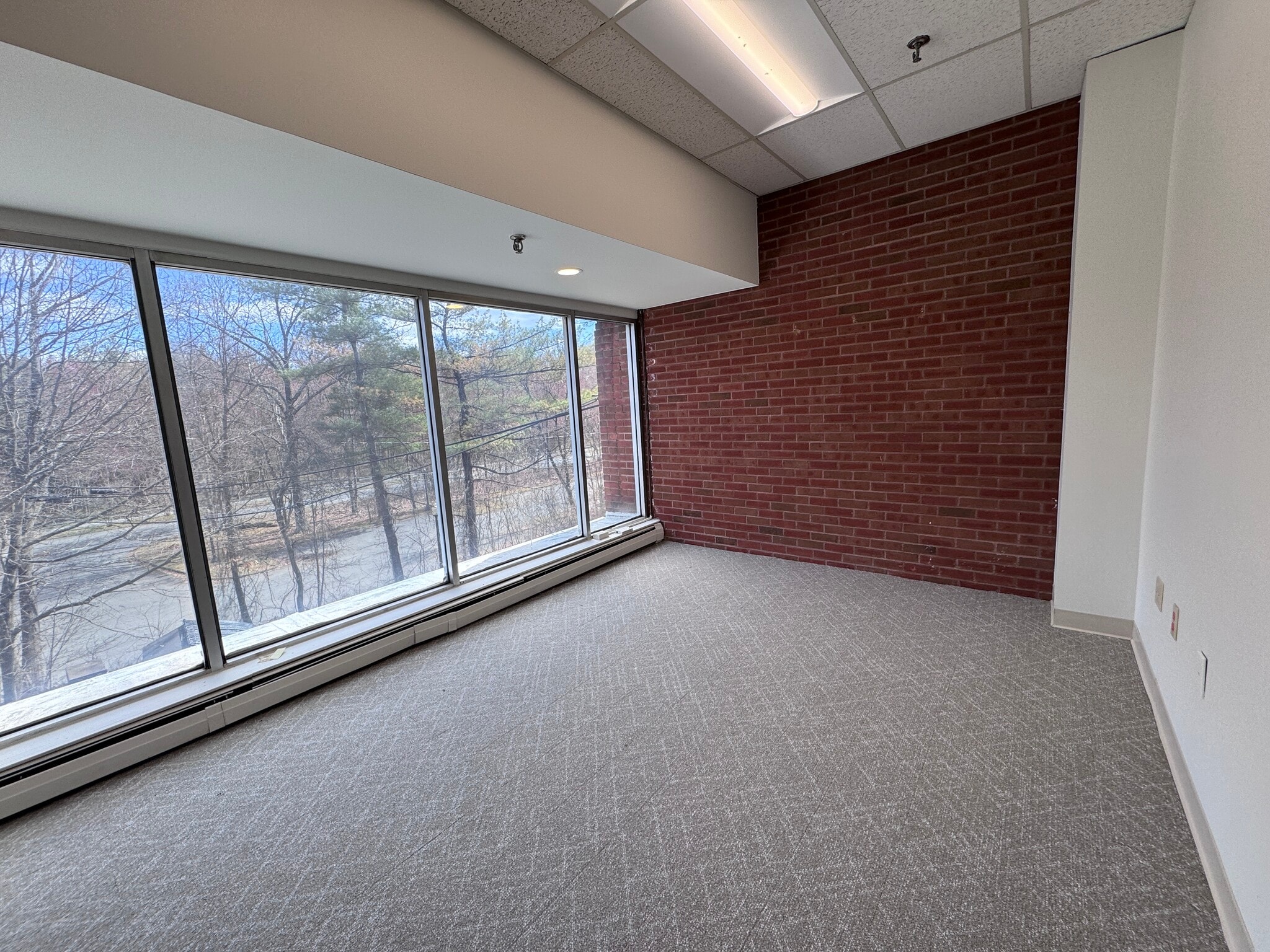 700-720 Hopmeadow St, Simsbury, CT for lease Interior Photo- Image 1 of 5