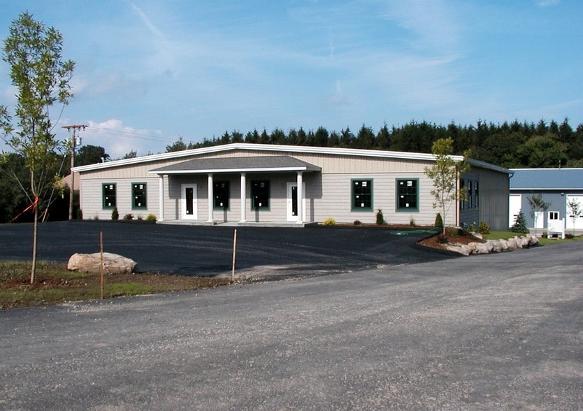 376 Dry Bridge Rd, North Kingstown, RI for lease - Building Photo - Image 2 of 3