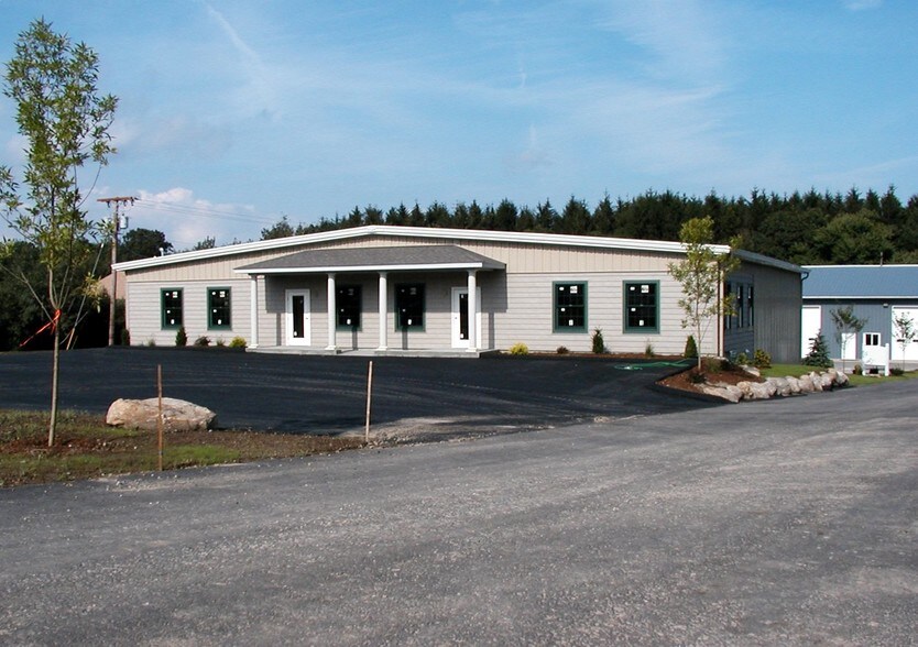 376 Dry Bridge Rd, North Kingstown, RI à louer - Photo du bâtiment - Image 2 de 3