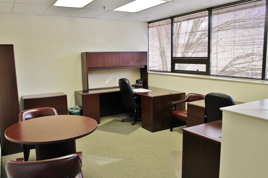 10015 Old Columbia Rd, Columbia, MD à louer - Photo du bâtiment - Image 3 de 8