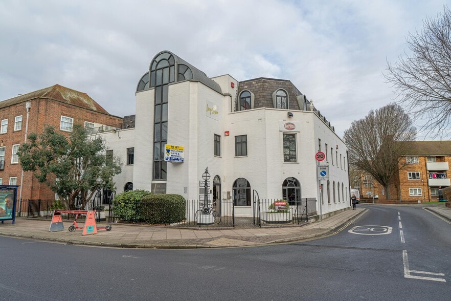 7 Kings Rd, Southsea for lease - Building Photo - Image 1 of 21
