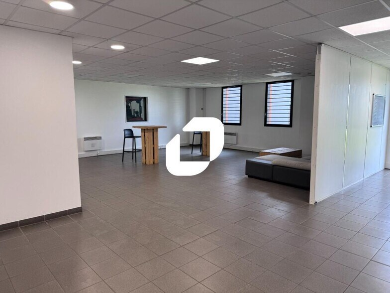 Industrial in Hénin-Beaumont for lease - Interior Photo - Image 2 of 10