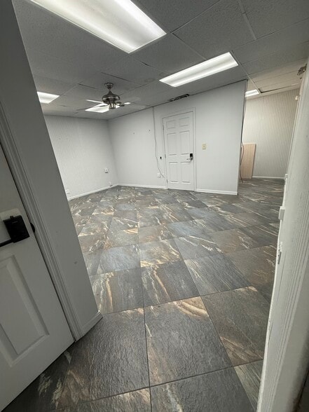 3935 Enterprise Ave, Naples, FL à louer - Photo du bâtiment - Image 3 de 9