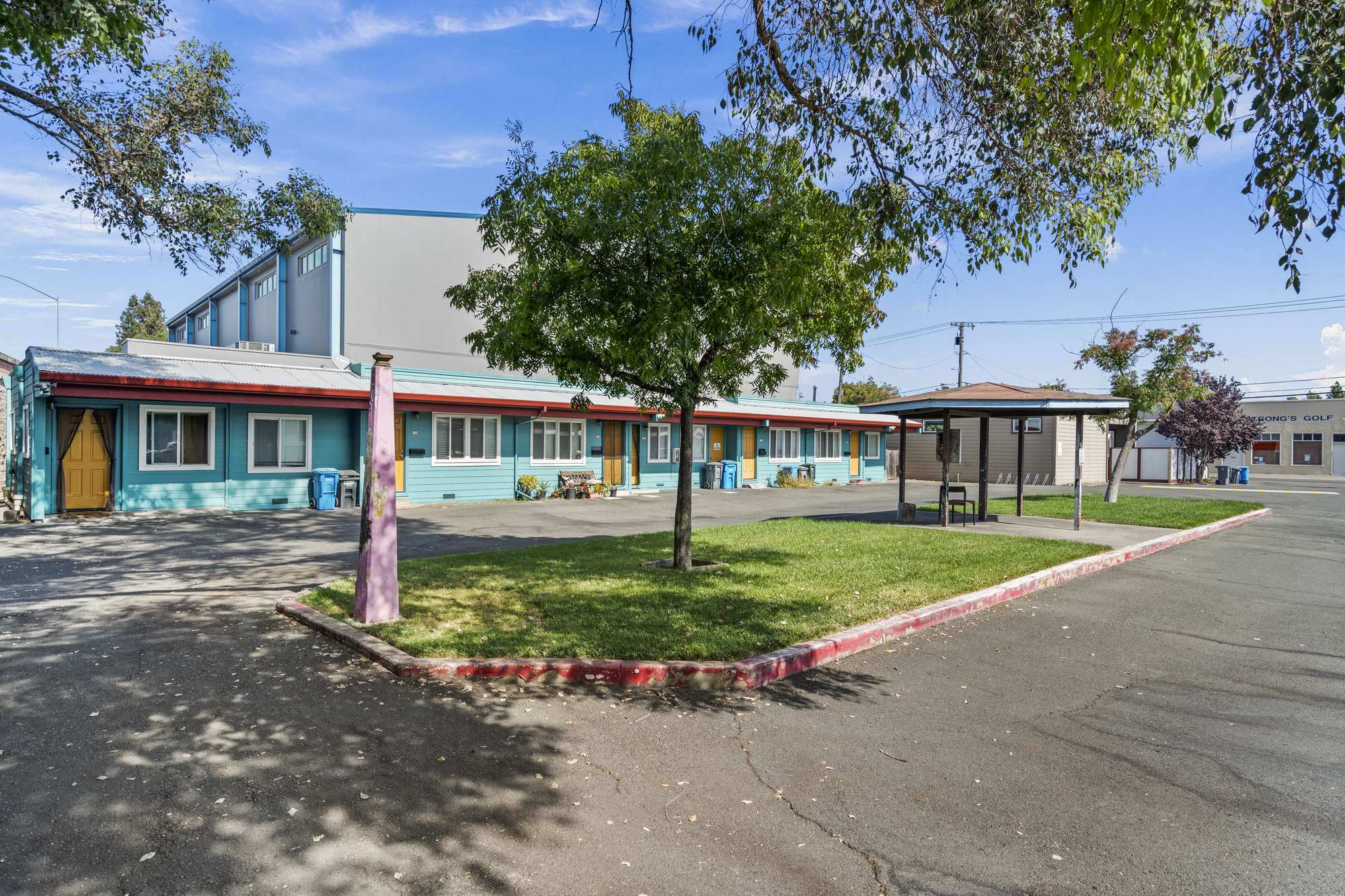 1015 S A St, Santa Rosa, CA à vendre Photo du bâtiment- Image 1 de 18