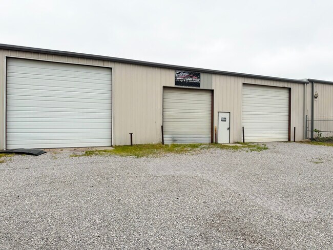 Plus de détails pour 11305 S I-44 Service Rd, Oklahoma City, OK - Industriel à louer