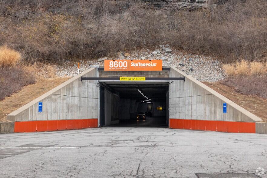 8600 NE Underground Dr, Kansas City, MO for lease - Building Photo - Image 1 of 9