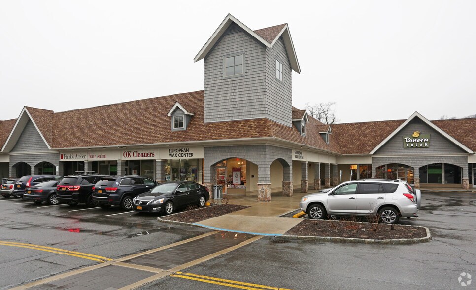 711-747 Bedford Rd, Bedford Hills, NY à louer - Photo du bâtiment - Image 2 de 8