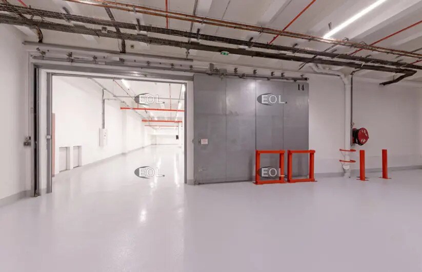 Flex in Paris for lease - Interior Photo - Image 2 of 12