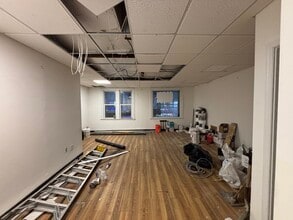 4006 82nd St, Elmhurst, NY à louer Photo intérieure- Image 1 de 7