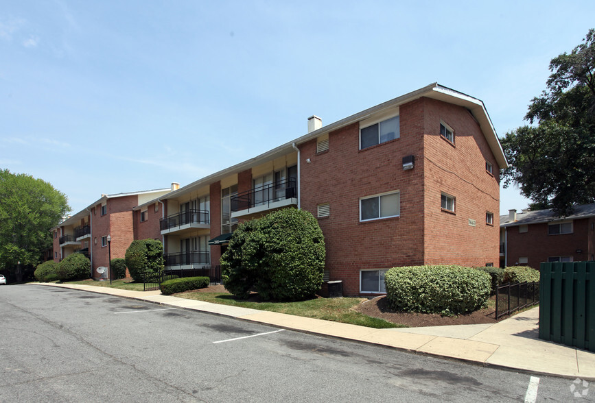 3930 Suitland Rd, Suitland, MD à vendre - Photo principale - Image 1 de 1