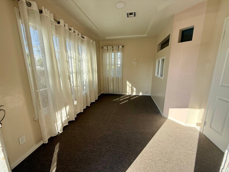 107 W Fairview Blvd, Inglewood, CA à louer - Photo du bâtiment - Image 3 de 22