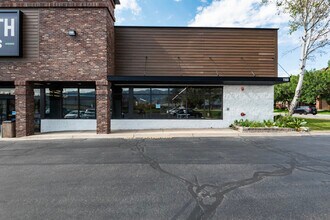 1160 W Hill Field Rd, Layton, UT à louer Photo du bâtiment- Image 2 de 4