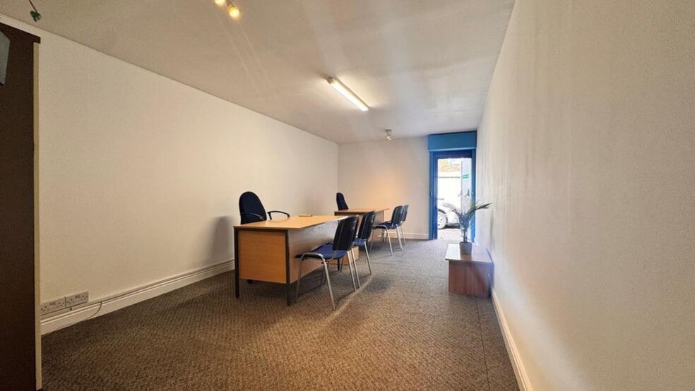 17-17A Walm Ln, Londres à louer - Photo du bâtiment - Image 2 de 3