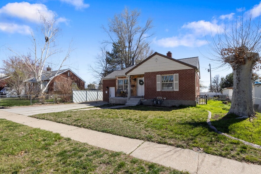 732 E 1000 S, Clearfield, UT à vendre - Photo du bâtiment - Image 3 de 47