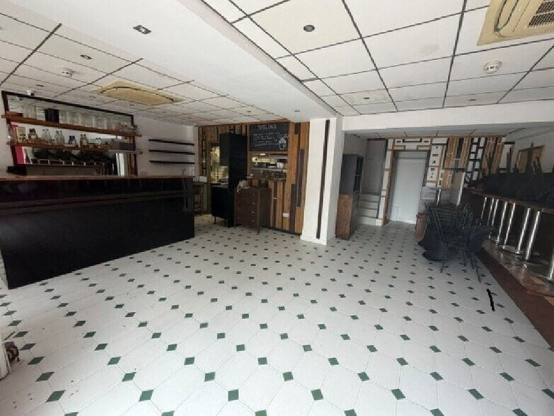 250 Finchley Rd, Londres à vendre - Photo du bâtiment - Image 3 de 5