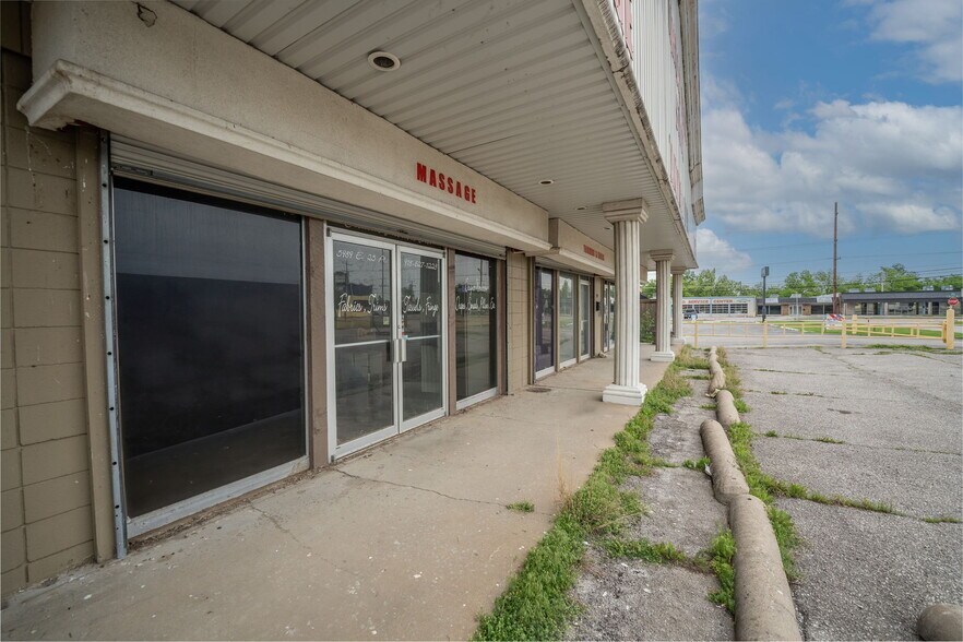 5987 E 25th Pl, Tulsa, OK à vendre - Photo du bâtiment - Image 3 de 9