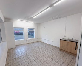 Upper Park Rd, Tenby for lease Interior Photo- Image 2 of 4