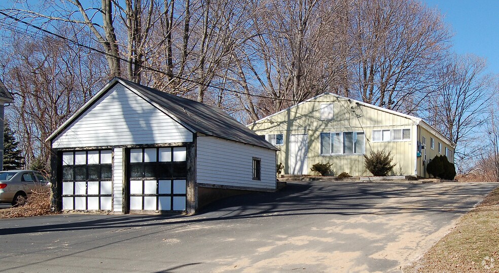 56 Elm St, Branford, CT à vendre - Photo du bâtiment - Image 2 de 2