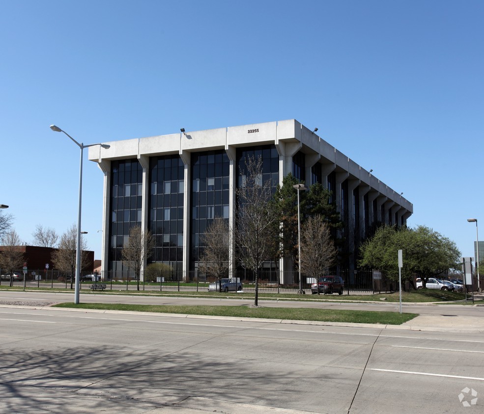 22255 Greenfield Rd, Southfield, MI for sale Building Photo- Image 1 of 1