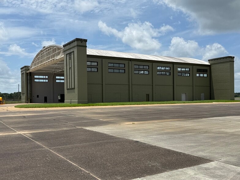 8100 Airbus Military Dr, Mobile, AL for lease - Building Photo - Image 3 of 33