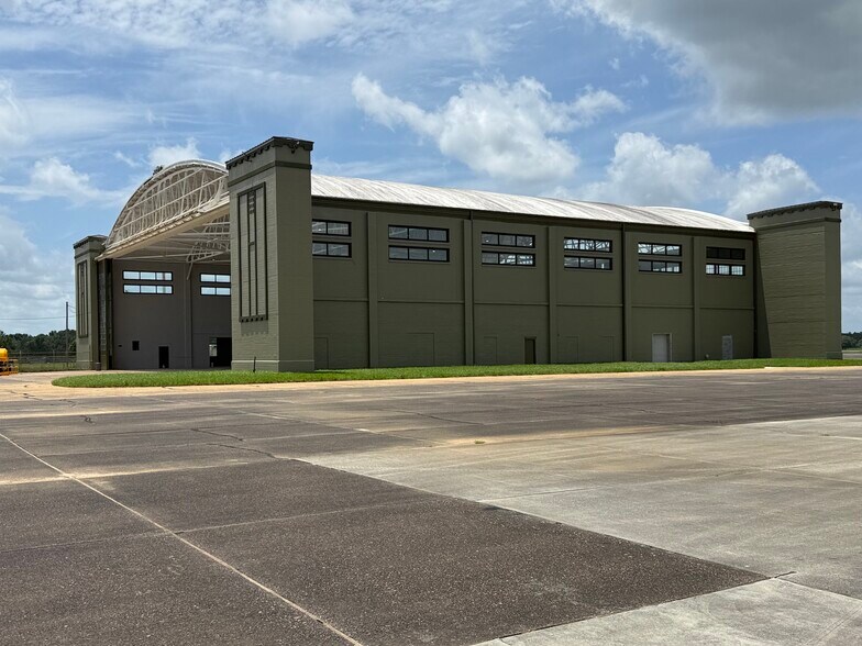 8100 Airbus Military Dr, Mobile, AL à louer - Photo du bâtiment - Image 3 de 33