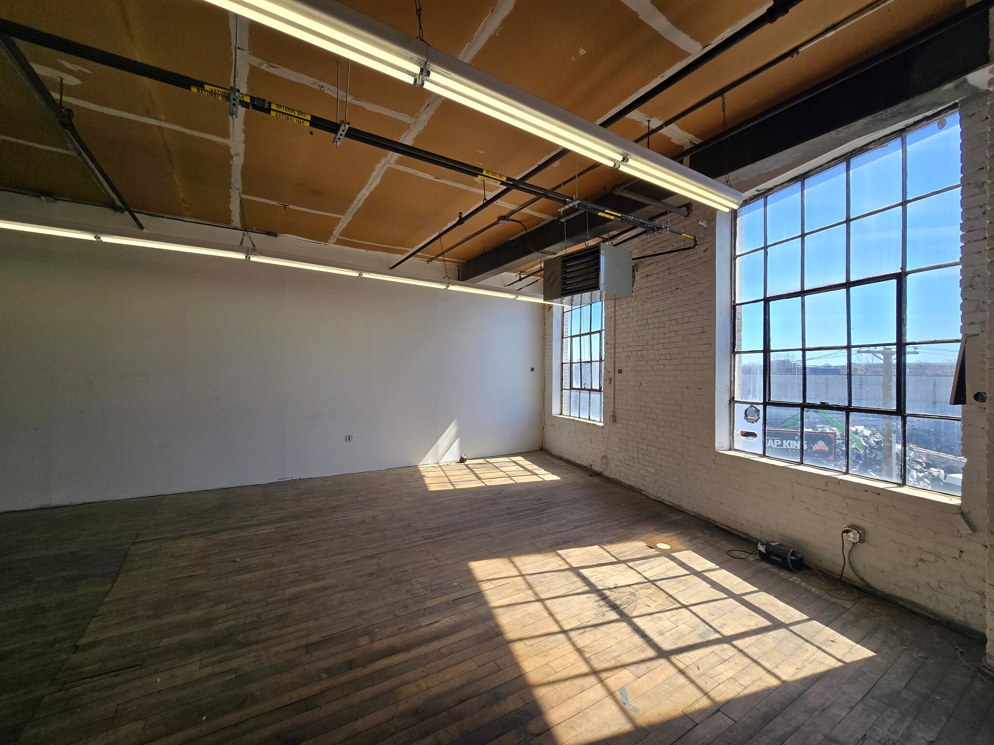 46-55 Metropolitan Ave, Ridgewood, NY for lease Interior Photo- Image 1 of 3
