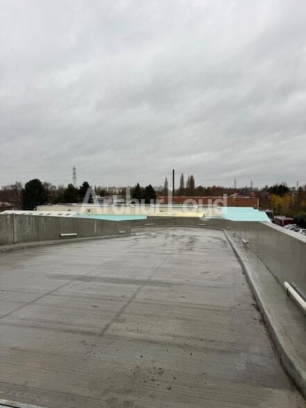 Flex in Lezennes for lease - Building Photo - Image 2 of 7