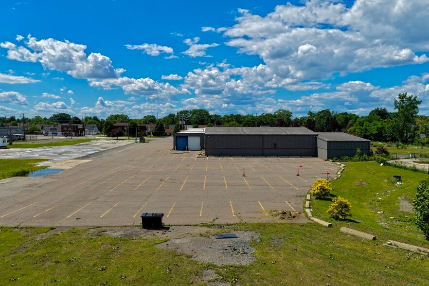19300-19400 Allen Rd, Melvindale, MI for lease - Building Photo - Image 2 of 18