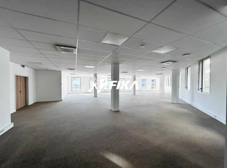 Office in Bordeaux for lease - Interior Photo - Image 1 of 16