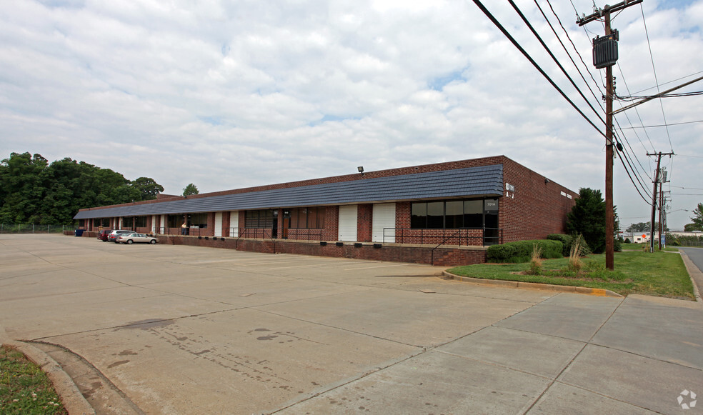 701 Atando Ave, Charlotte, NC for lease - Primary Photo - Image 1 of 7