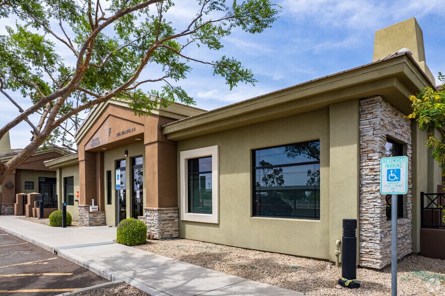 11851 N 51st Ave, Glendale, AZ à vendre - Photo du bâtiment - Image 2 de 10