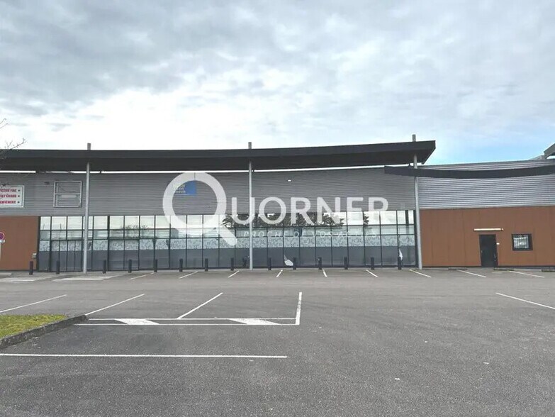 Retail in Torcy for lease - Building Photo - Image 2 of 11