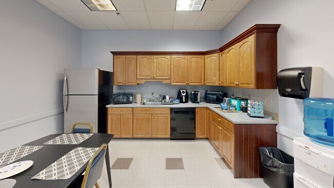 Plus de détails pour 1082 Davol St, Fall River, MA - Bureau à louer