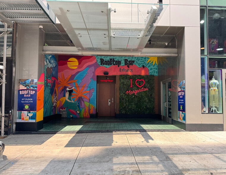 207 W 40th St, New York, NY for lease - Building Photo - Image 1 of 4